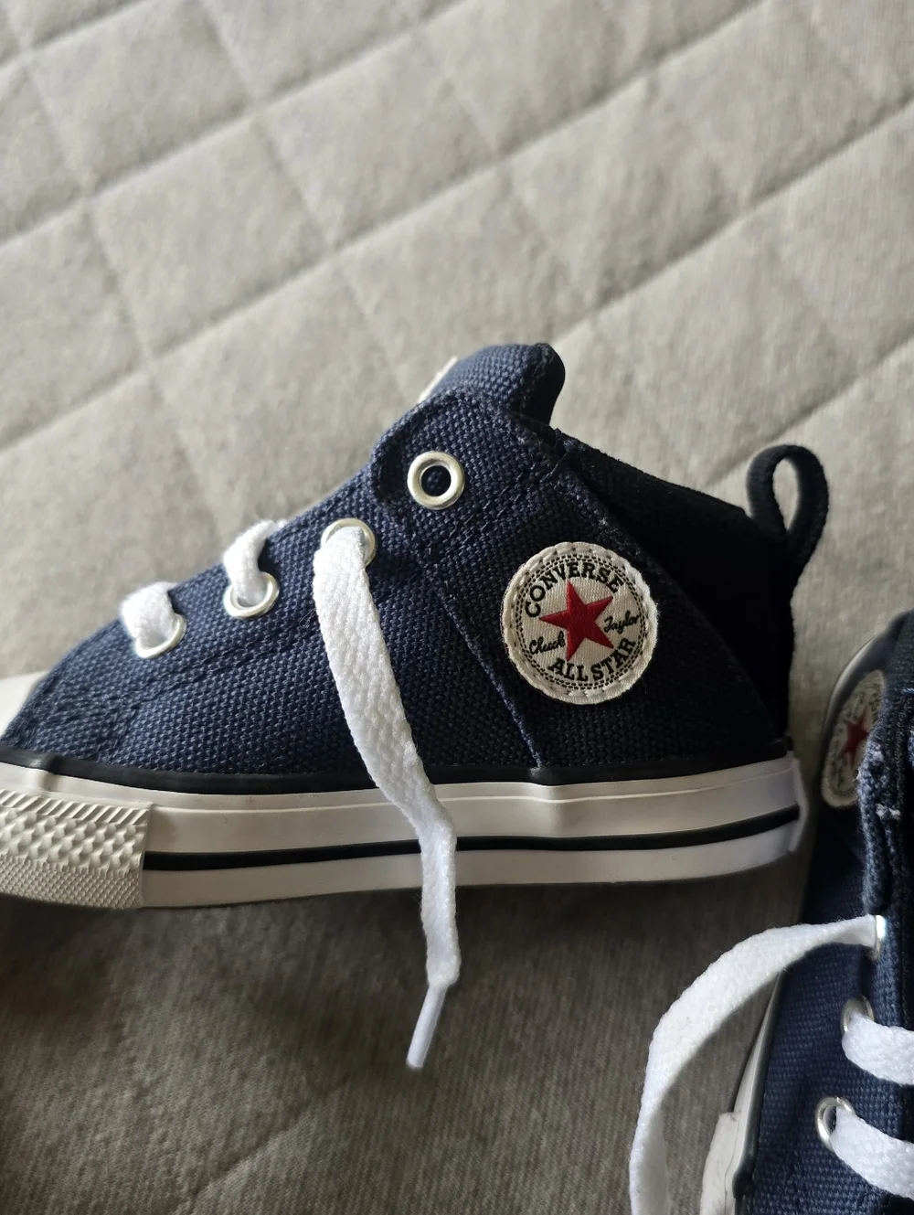 Converse‎ Chuck Taylor All Star Axel Mid ShoeNavy Infant Toddler Size 6